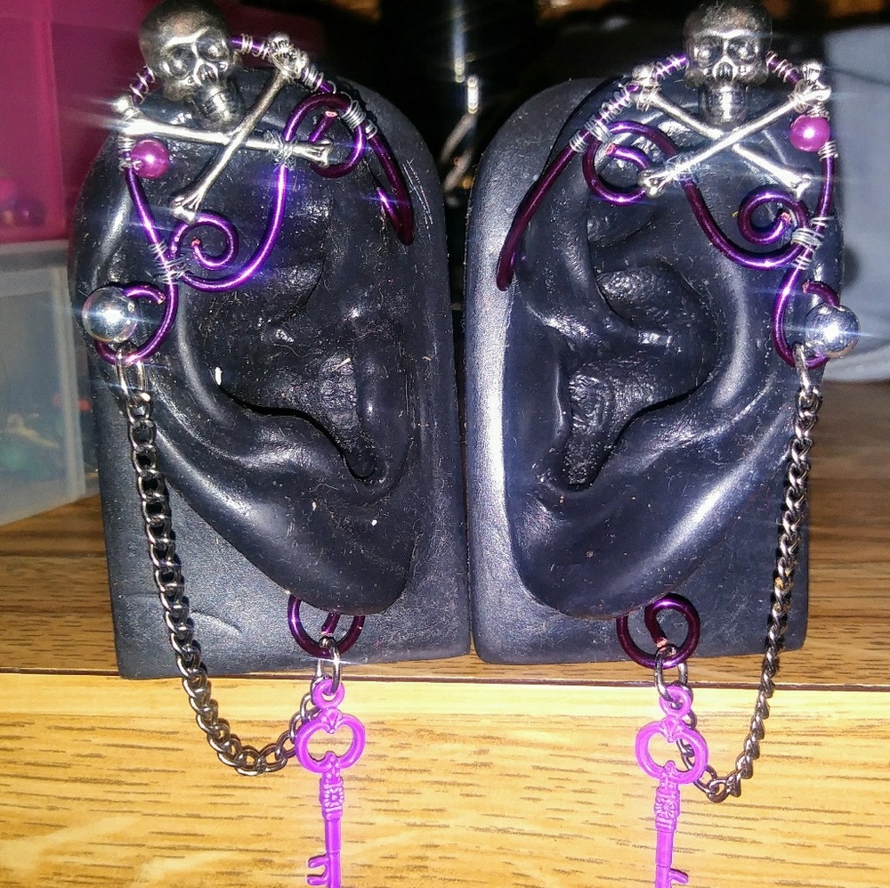Wire wrapped earcuff